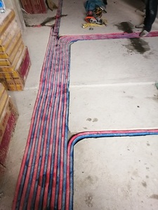 暖气片管道施工